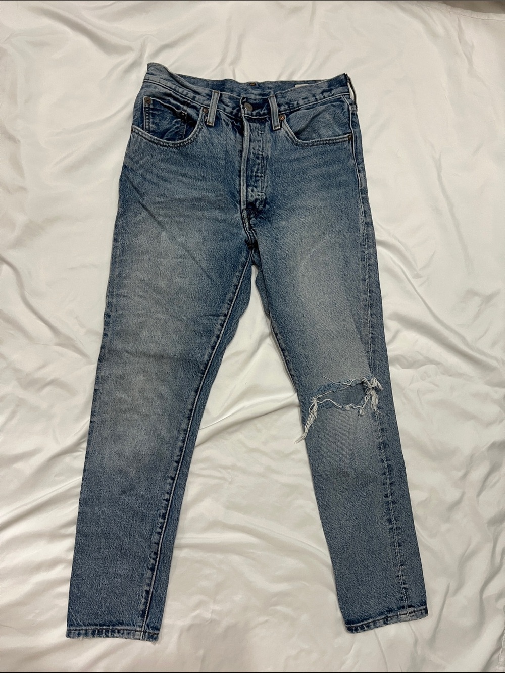Levi's Women's Light Blue Straight-Leg Jeans with Knee Rip